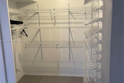 Condominio en alquiler en Miami Beach, Florida, 2 dormitorios, 76.18 m2 № 2000898 - foto 7