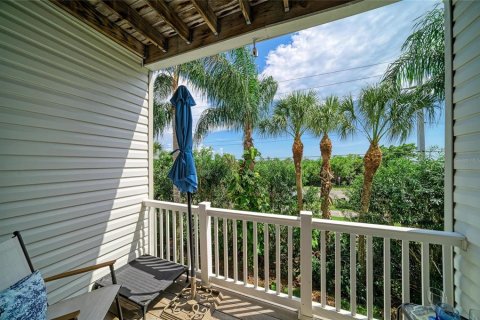 Townhouse in Palmetto, Florida 4 bedrooms, 241.92 sq.m. № 2197034 - photo 25