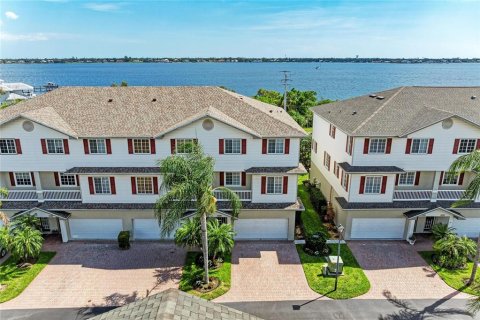 Townhouse in Palmetto, Florida 4 bedrooms, 241.92 sq.m. № 2197034