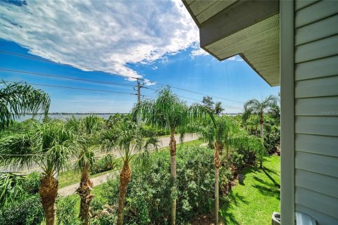 Townhouse in Palmetto, Florida 4 bedrooms, 241.92 sq.m. № 2197034 - photo 26