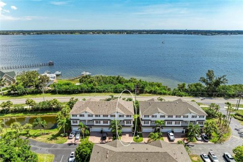 Townhouse in Palmetto, Florida 4 bedrooms, 241.92 sq.m. № 2197034 - photo 8