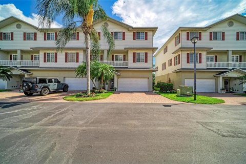 Townhouse in Palmetto, Florida 4 bedrooms, 241.92 sq.m. № 2197034 - photo 12