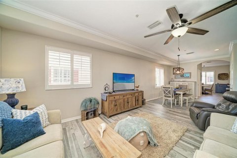 Townhouse in Palmetto, Florida 4 bedrooms, 241.92 sq.m. № 2197034 - photo 28