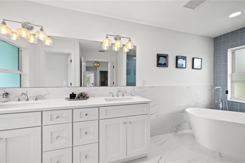 Villa ou maison à vendre à Sarasota, Floride: 5 chambres, 281.68 m2 № 2432629 - photo 28
