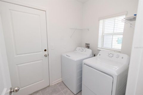 House in Davenport, Florida 3 bedrooms, 136.57 sq.m. № 2156564 - photo 3