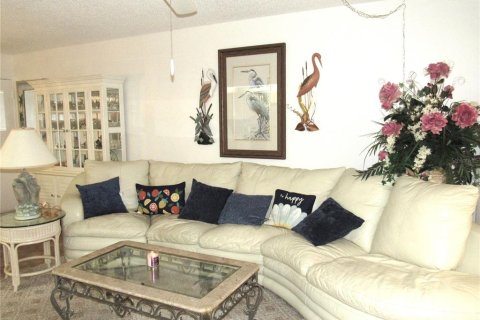 Condo in Port Charlotte, Florida, 2 bedrooms № 2110758 - photo 8