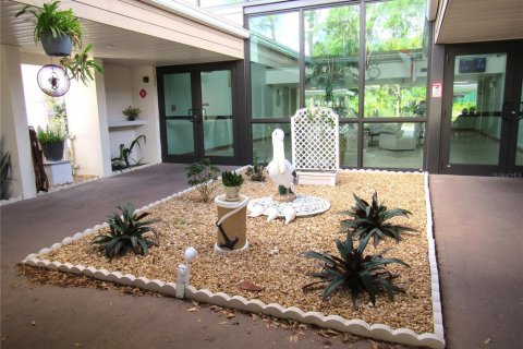 Condo in Port Charlotte, Florida, 2 bedrooms № 2110758 - photo 2