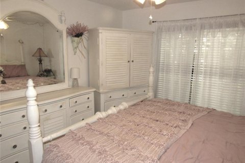 Condo in Port Charlotte, Florida, 2 bedrooms № 2110758 - photo 18