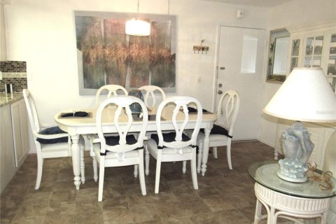 Condo in Port Charlotte, Florida, 2 bedrooms № 2110758 - photo 10