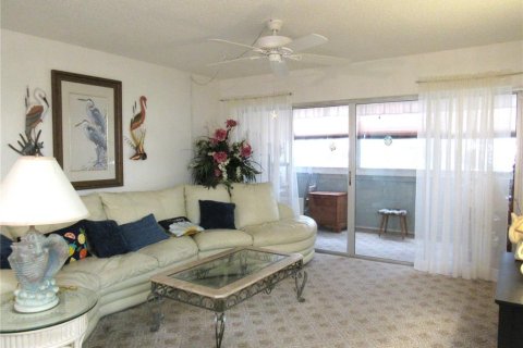 Condo in Port Charlotte, Florida, 2 bedrooms № 2110758 - photo 5