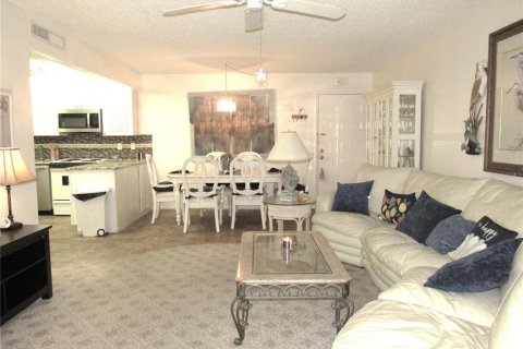 Condo in Port Charlotte, Florida, 2 bedrooms № 2110758 - photo 7