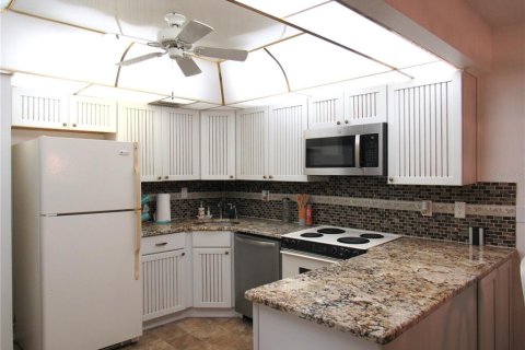 Condo in Port Charlotte, Florida, 2 bedrooms № 2110758 - photo 13