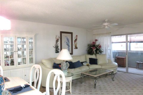 Condo in Port Charlotte, Florida, 2 bedrooms № 2110758 - photo 6