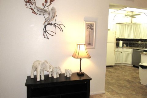 Condo in Port Charlotte, Florida, 2 bedrooms № 2110758 - photo 9