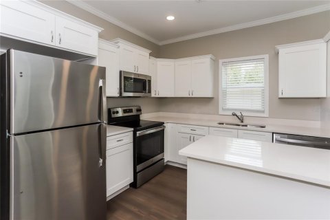 House in Saint Petersburg, Florida 3 bedrooms, 114.46 sq.m. № 1876975 - photo 4