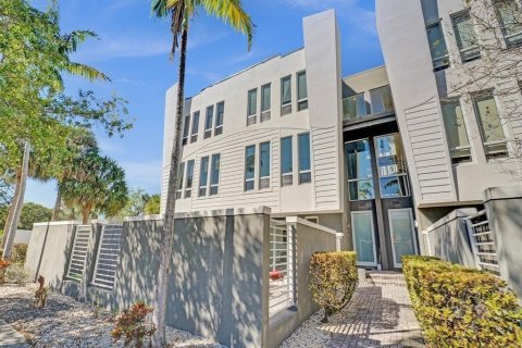 Touwnhouse à vendre à Fort Lauderdale, Floride: 3 chambres, 163.69 m2 № 2262738 - photo 2