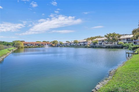 Condominio en Hollywood, Florida, 2 dormitorios  № 2010647