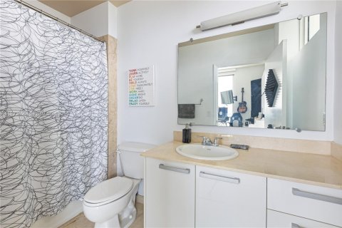 Condo in Miami, Florida, 2 bedrooms  № 2052764 - photo 7