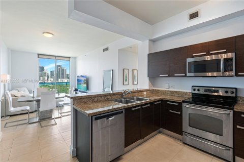 Condo in Miami, Florida, 2 bedrooms  № 2052764 - photo 18