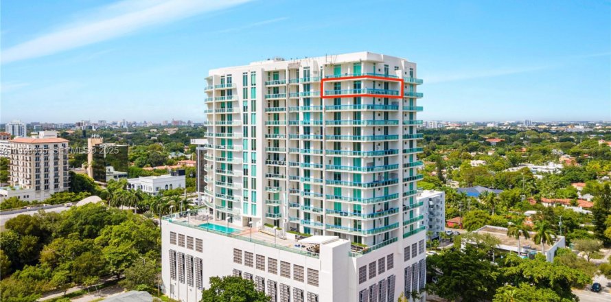Condo in Miami, Florida, 2 bedrooms  № 2052764