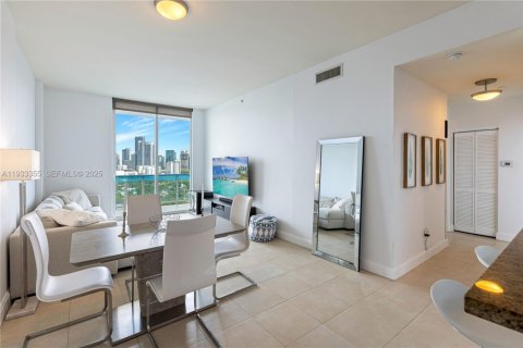Condo in Miami, Florida, 2 bedrooms  № 2052764 - photo 12
