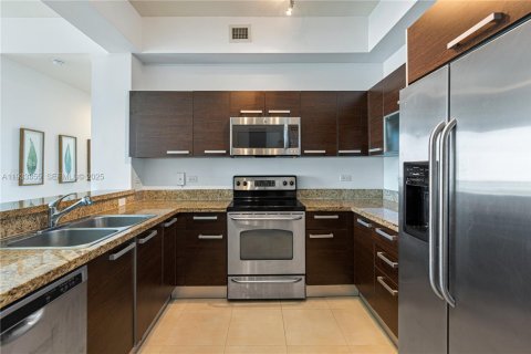 Condo in Miami, Florida, 2 bedrooms  № 2052764 - photo 17