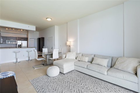 Condo in Miami, Florida, 2 bedrooms  № 2052764 - photo 14