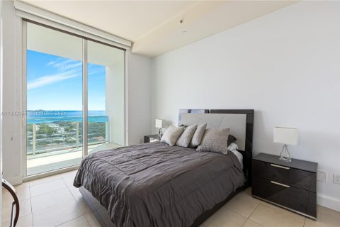 Condo in Miami, Florida, 2 bedrooms  № 2052764 - photo 9