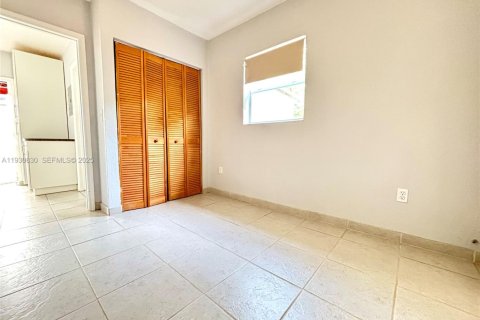 Снять в аренду виллу или дом в Майами, Флорида 1 спальня, 52.58м2, № 1990867 - фото 14