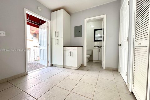 Снять в аренду виллу или дом в Майами, Флорида 1 спальня, 52.58м2, № 1990867 - фото 10