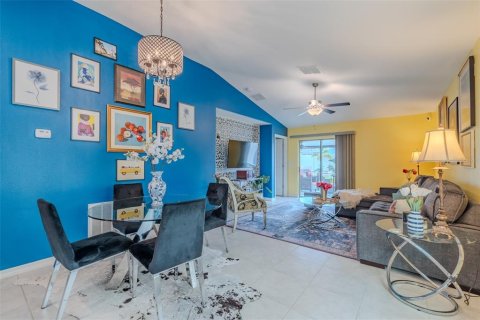 House in Sun City Center, Florida 3 bedrooms, 117.99 sq.m. № 1911136 - photo 14