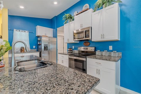 House in Sun City Center, Florida 3 bedrooms, 117.99 sq.m. № 1911136 - photo 11