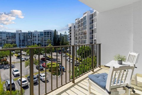 Condo in Hallandale Beach, Florida, 1 bedroom  № 1973530 - photo 9