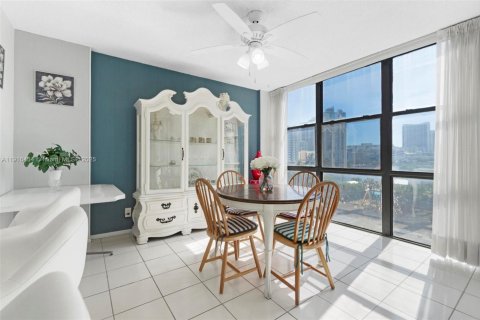 Condo in Hallandale Beach, Florida, 1 bedroom  № 1973530 - photo 3