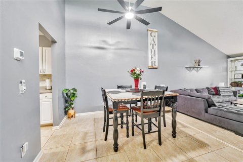 Townhouse in Altamonte Springs, Florida 3 bedrooms, 147.71 sq.m. № 2117361 - photo 4