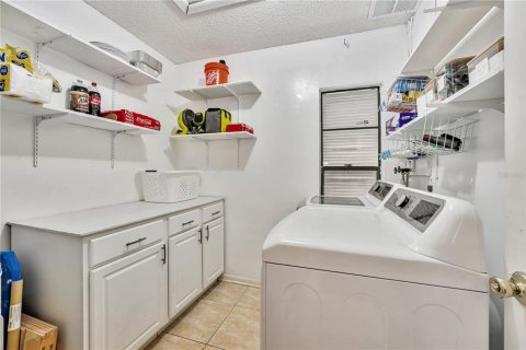 Townhouse in Altamonte Springs, Florida 3 bedrooms, 147.71 sq.m. № 2117361 - photo 15