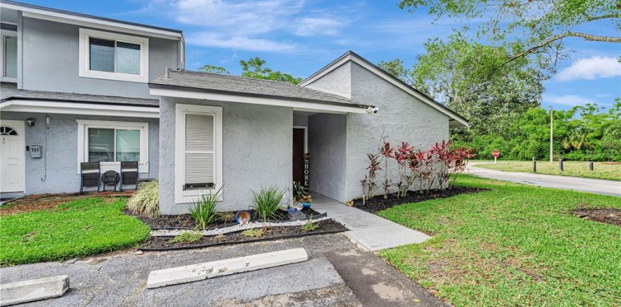 Townhouse in Altamonte Springs, Florida 3 bedrooms, 147.71 sq.m. № 2117361