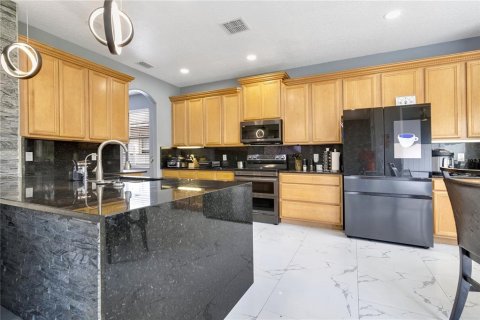 House in Orlando, Florida 5 bedrooms, 319.49 sq.m. № 1817809 - photo 9