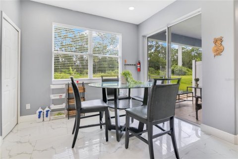House in Orlando, Florida 5 bedrooms, 319.49 sq.m. № 1817809 - photo 6