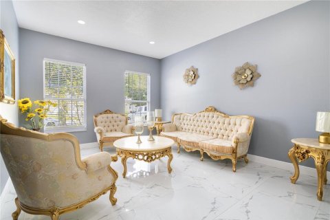 House in Orlando, Florida 5 bedrooms, 319.49 sq.m. № 1817809 - photo 11