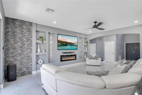 House in Orlando, Florida 5 bedrooms, 319.49 sq.m. № 1817809 - photo 5