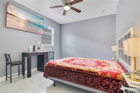 House in Orlando, Florida 5 bedrooms, 319.49 sq.m. № 1817809 - photo 23
