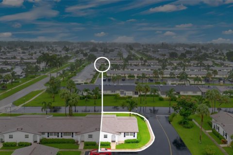 House in West Palm Beach, Florida 2 bedrooms, 75.72 sq.m. № 1229266 - photo 1