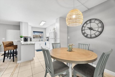 Condo in Sarasota, Florida, 2 bedrooms  № 1719701 - photo 2