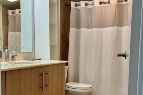 Condo in Bal Harbour, Florida, 2 bedrooms  № 1867713 - photo 15