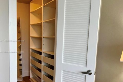 Condo in Bal Harbour, Florida, 2 bedrooms  № 1867713 - photo 12