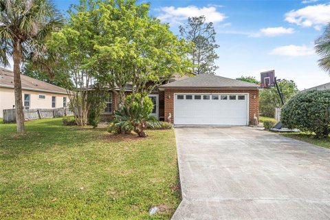 House in Palm Coast, Florida 3 bedrooms, 153.75 sq.m. № 1734011 - photo 1