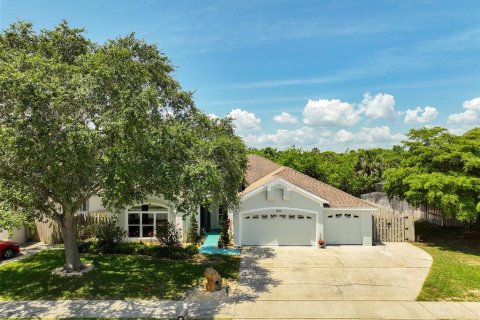 House in Merrit Island, Florida 4 bedrooms, 220.55 sq.m. № 1750030 - photo 2