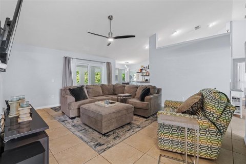 House in Merrit Island, Florida 4 bedrooms, 220.55 sq.m. № 1750030 - photo 20