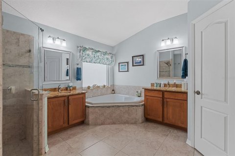 House in Merrit Island, Florida 4 bedrooms, 220.55 sq.m. № 1750030 - photo 24